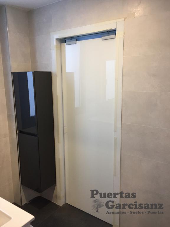 Puerta corredera de cristal lacado blanco 8 mm - PUERTAS GARCISANZ